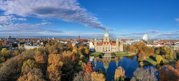 Panoramablick auf Hannover mit Rathaus