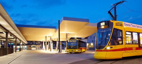 Straßenbahn und Bus von BLT Baselland Transport AG