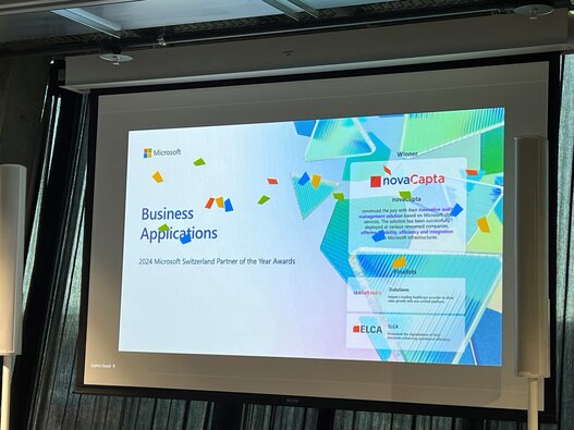 Bildschirm mit der Gewinnbekanntgabe des Microsoft Partner of the Year Award 2024 für die novaCapta Schweiz AG