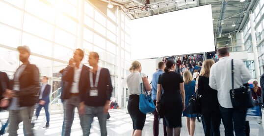 Menschenmenge zur Visualisierung der Hannover Messe